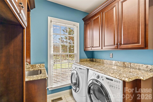 Building Photo - 13718 Robert Walker Dr