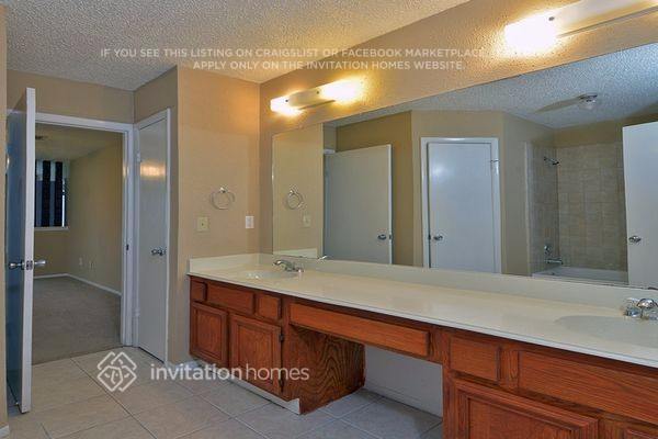 Building Photo - 5802 Longforest Dr