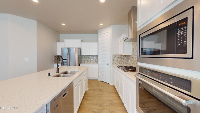 Building Photo - 13725 Olney Ave