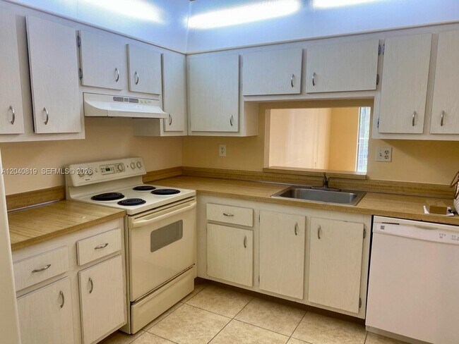 Building Photo - 1810 SW 81st Ave