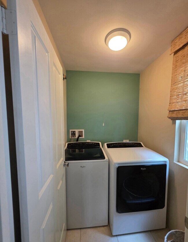 Building Photo - 91-1240-1240 Kaileolea Dr