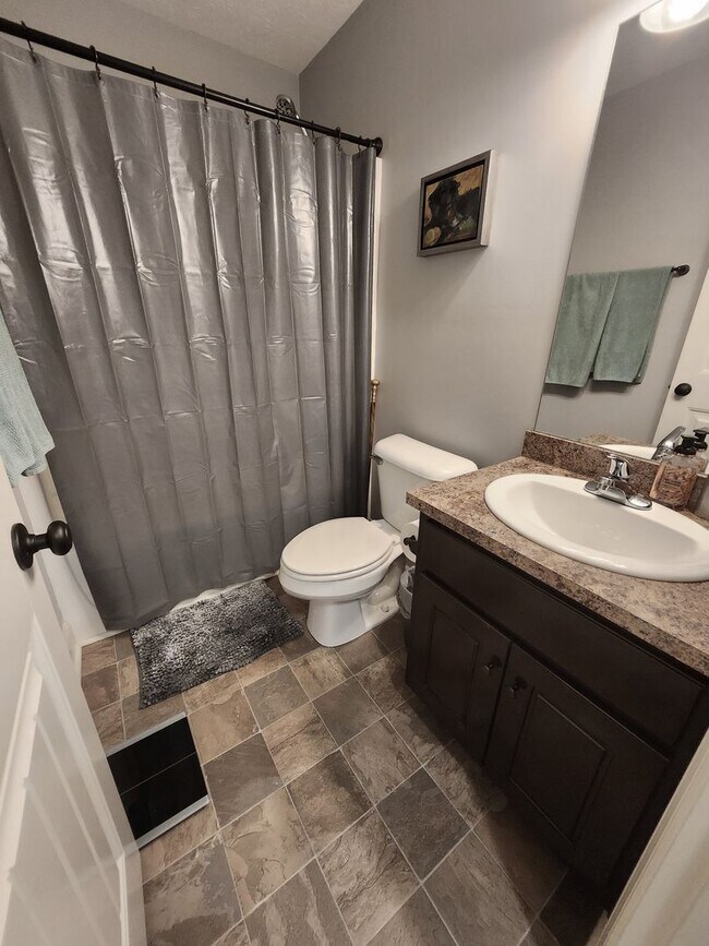 Building Photo - $100 Military Discount! Close to Park, Lik...