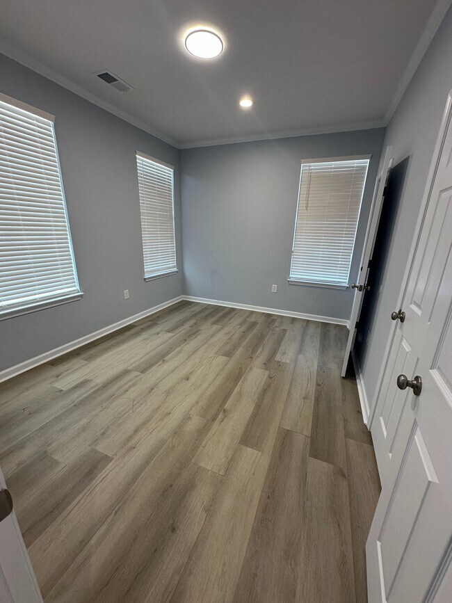 Building Photo - 517 Cardamon Ct