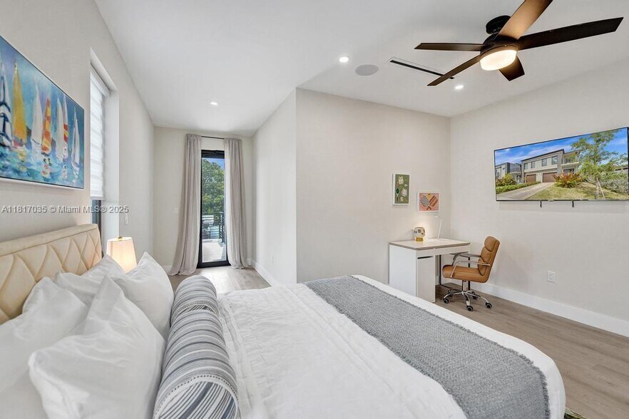 Building Photo - 1101 NE 16th Ter