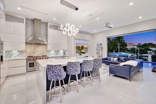 Building Photo - 334 Isle of Capri Dr