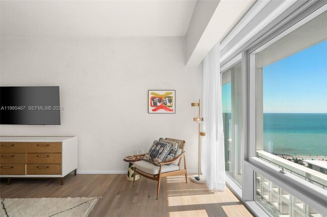 Building Photo - 2901 Collins Ave