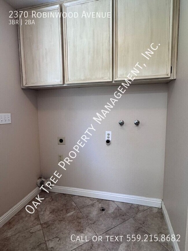 Building Photo - 2370 Robinwood Ave
