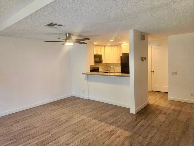 Building Photo - 5151 Walnut Ave