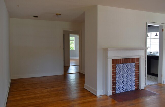 Building Photo - 1208 Hickman Rd