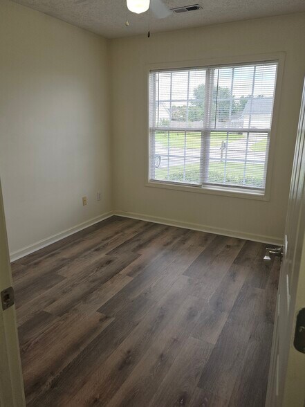 Building Photo - 2701 Ashby Dr
