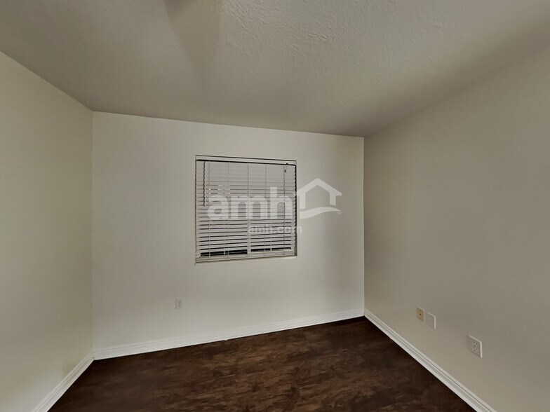 Building Photo - 1074 E 3250 N