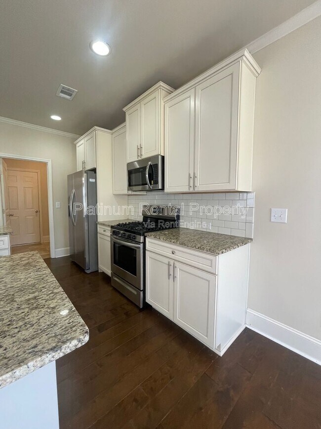 Building Photo - 4425 Huron Dr