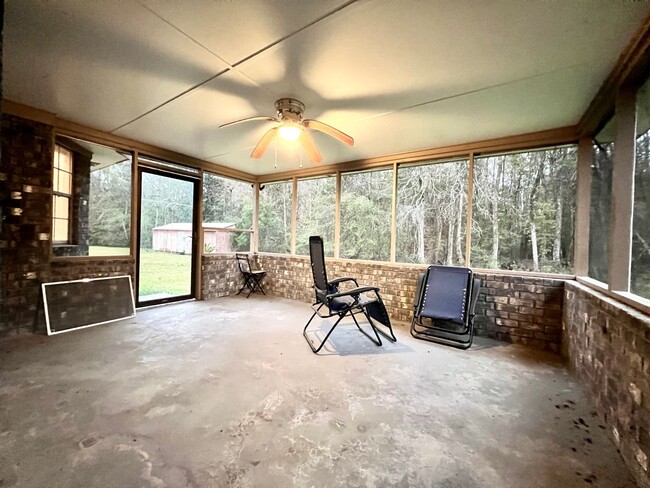 Building Photo - AVAILABLE JUNE [NO PETS PERMITTED]