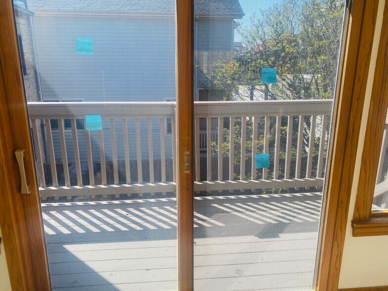 Side balcony enterance - 2014 W Fletcher St