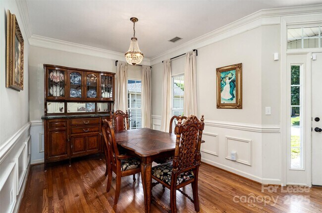 Building Photo - 8256 Chatham Oaks Dr