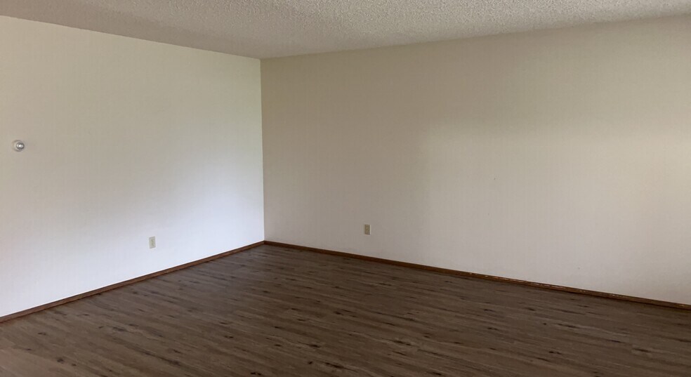 Building Photo - 107 La Villa Dr