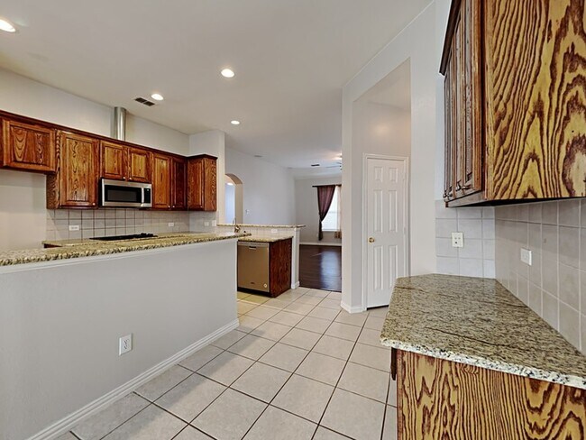 Building Photo - 818 Water Oak Dr