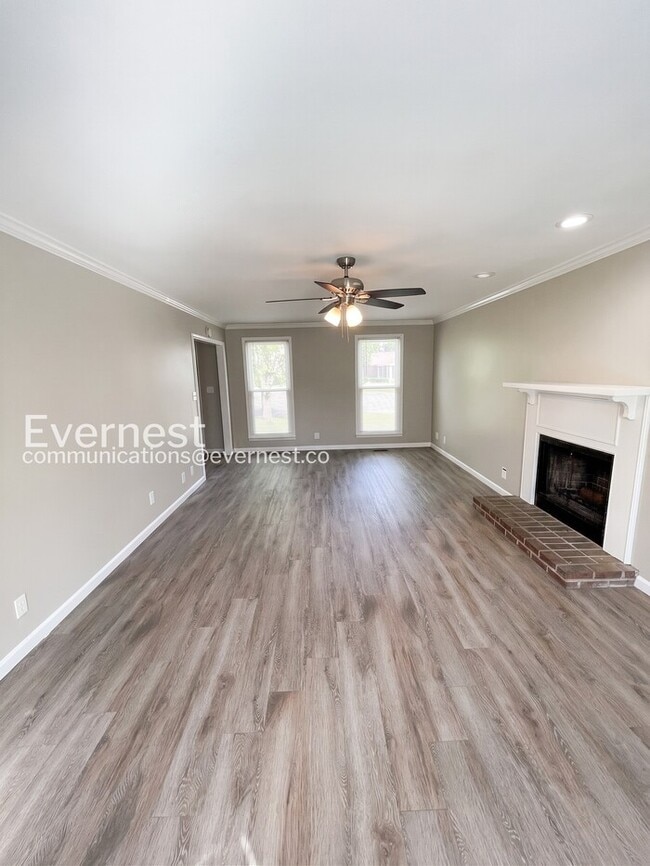 Building Photo - 901 Cimarron Ct