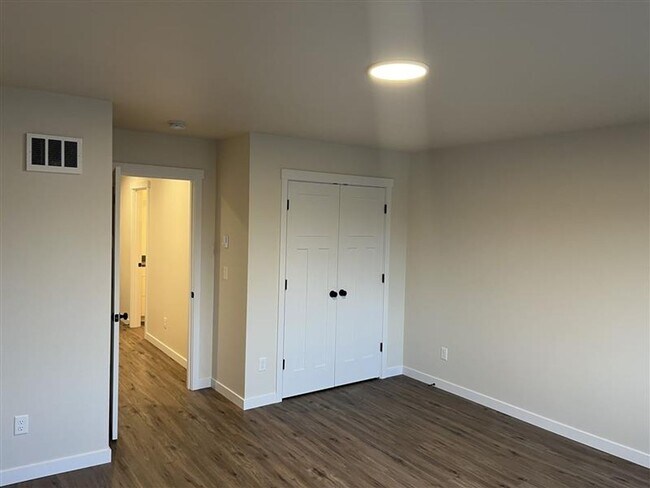 Building Photo - 2229 DeJong Dr