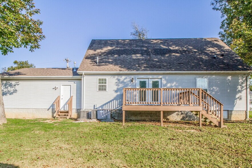 Building Photo - 401 Wildwood Dr