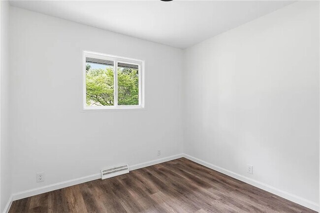 Building Photo - 40 Oak Hill Terrace