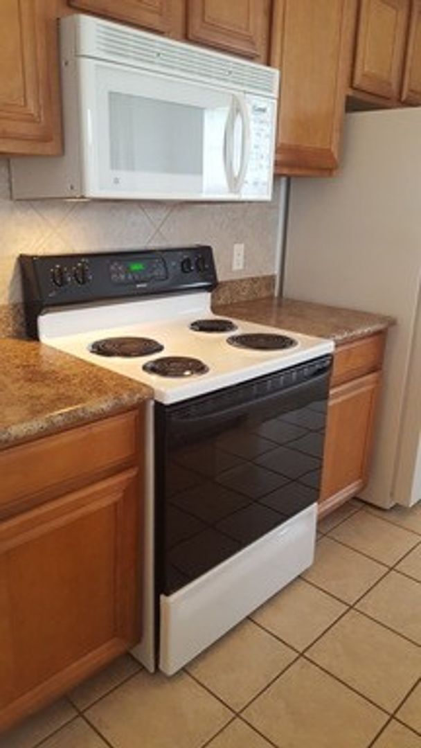 Building Photo - Serenata One bedroom Condo