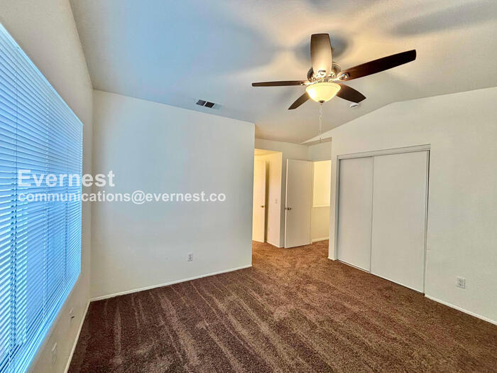 Building Photo - 27620 Parkside Dr