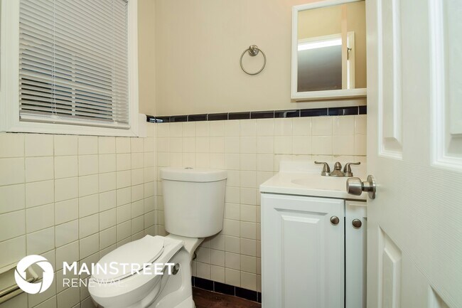 Building Photo - 8316 9th Ave S