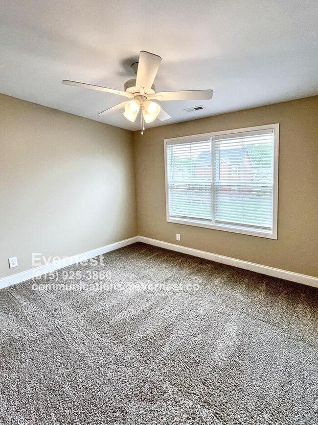 Building Photo - Spacious 4-Bedroom Home with Modern Comfor...