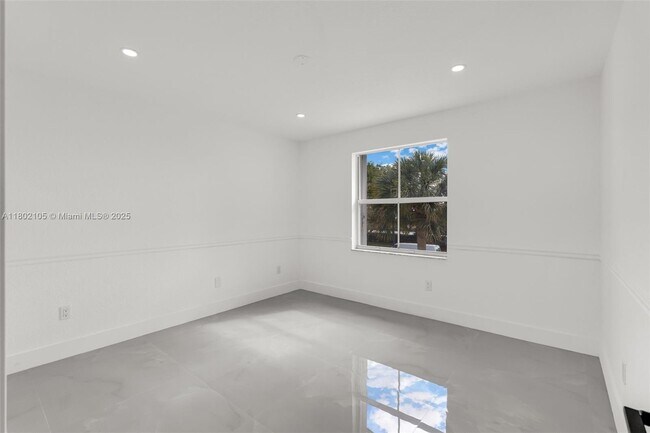 Building Photo - 15699 SW 54th Ct