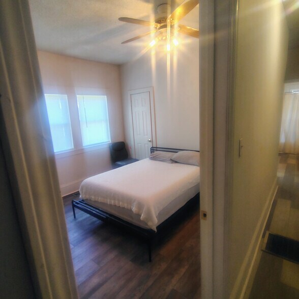 Building Photo - Room in Duplex on Centre St