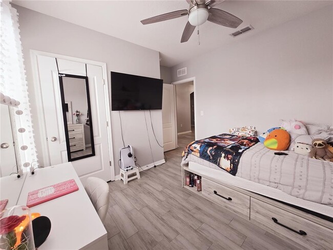 Building Photo - 3180 Royal Tern Dr
