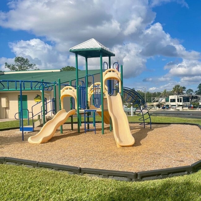 Building Photo - 2511 Lemonwood Ave