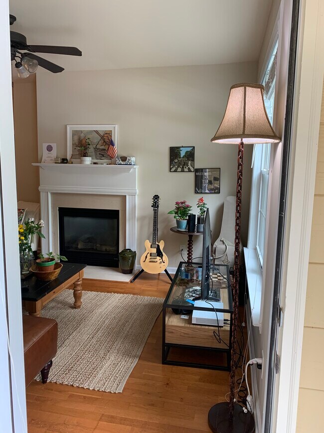 Building Photo - 3150 Woodwalk Dr SE