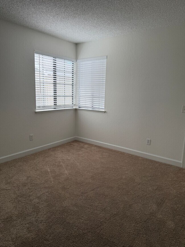 Building Photo - 230 Bridgeside Cir
