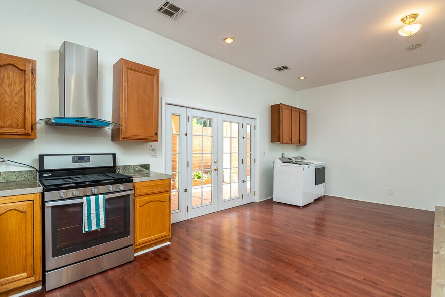 Building Photo - 5617 Katherine Ave