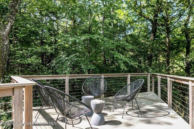 Building Photo - 70 Raybrook Dr