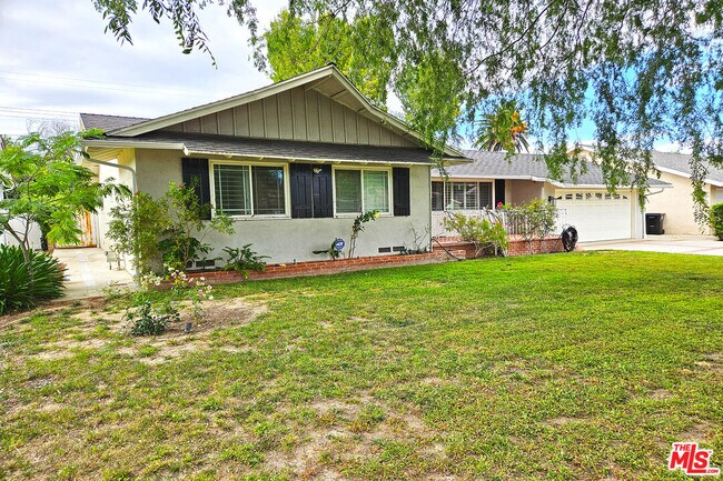 Building Photo - 22337 Cantara St