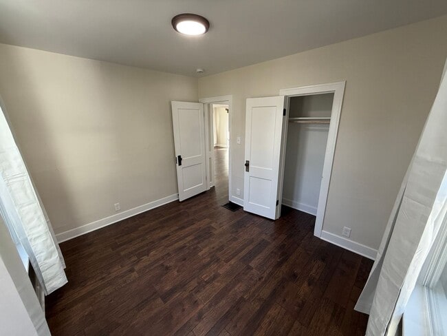 Building Photo - Newly Renovated 3 Bed, 1 Bath House w/ Bonus Room!