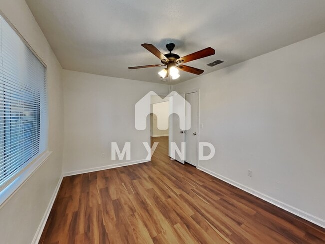 Building Photo - 1215 Hyridge St