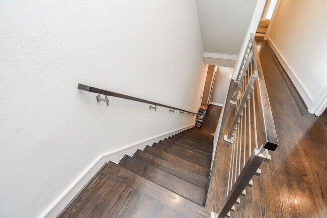 Building Photo - 1211 Rosine St