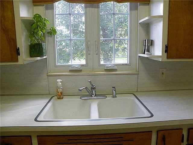 Building Photo - 2843 Castleton Ave