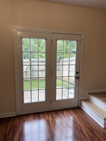 Building Photo - 2023 Creekside Ct