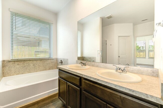 Building Photo - 14469 Sugar Pines Dr