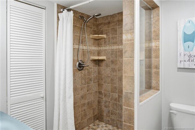 Building Photo - 5982 SE Riverboat Dr