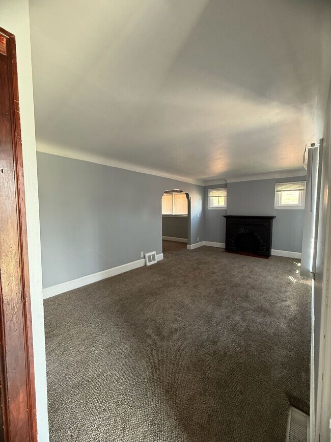 Building Photo - 3-Bedroom Home in Detroit with Spacious La...