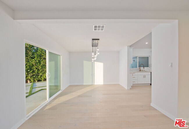 Building Photo - 645 Walther Way