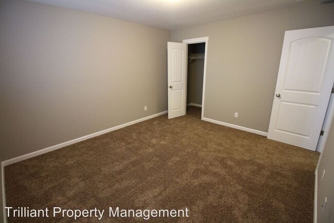Building Photo - NICE 3 Bedroom 2 & 1/2 Bath 2-Story Duplex...