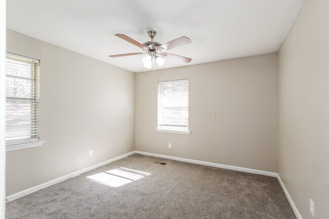 Building Photo - 3117 Parkwood Rd