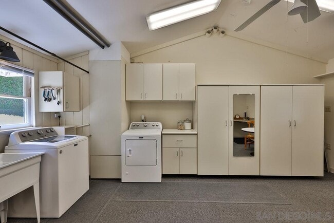 Building Photo - 4823 Hart Dr